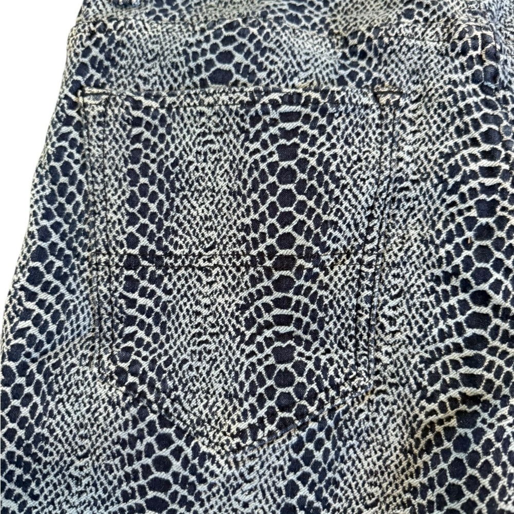Men’s Decibel snakeskin print stretchy denim shorts EUC Size 36 - Picture 6 of 10